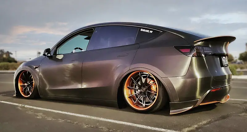Airlift Performance Tesla Model Y Air Struts 1