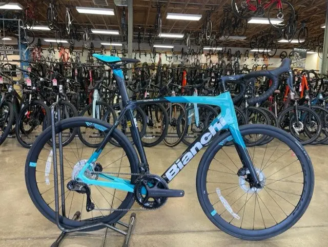 Bianchi Oltre Xr3 Shimano Ultegra Di2 12 Speed 2022 1