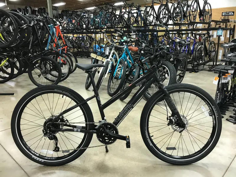 Breezer Midtown 1.5 St Hybrid Bike 1