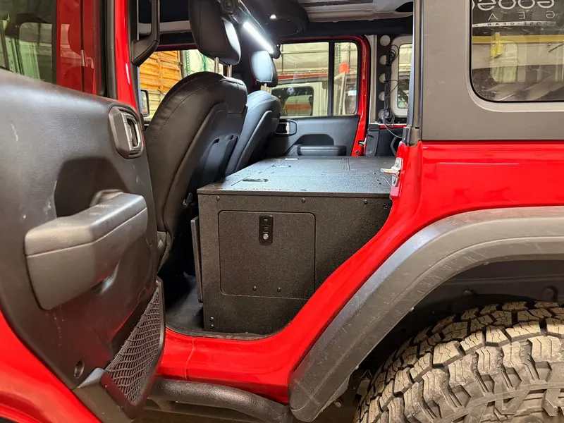 Jeep - Wrangler - 2024-Present - Jlu - 4 Door - Explore Series - Seat Delete Plate System - Second Row - Module Based - 10" Module 1