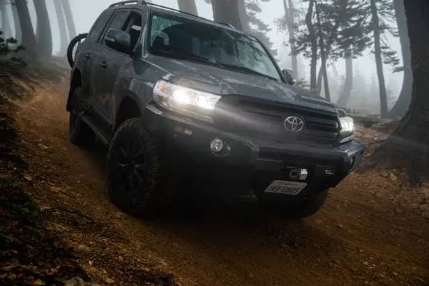 Toyota 200 Series Land Cruiser 2016+ Premium No Loop Bumper 1